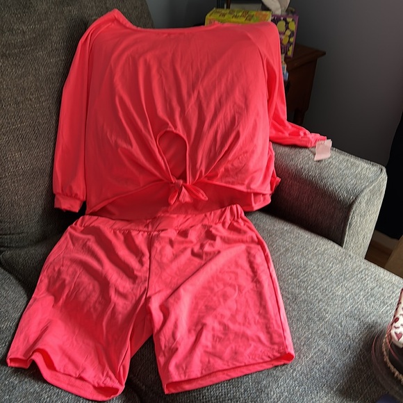 Coral Women’s Lounge Set. - Picture 2 of 6